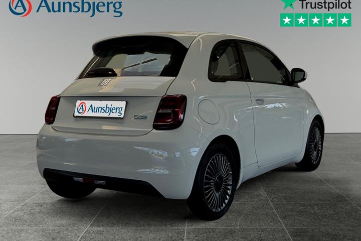 Hvid Fiat 500e fra 2022