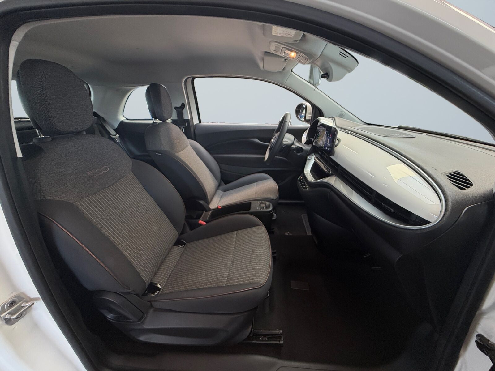 Hvid Fiat 500e fra 2022