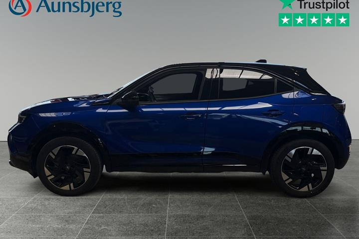 Blå Opel Mokka-e fra 2025