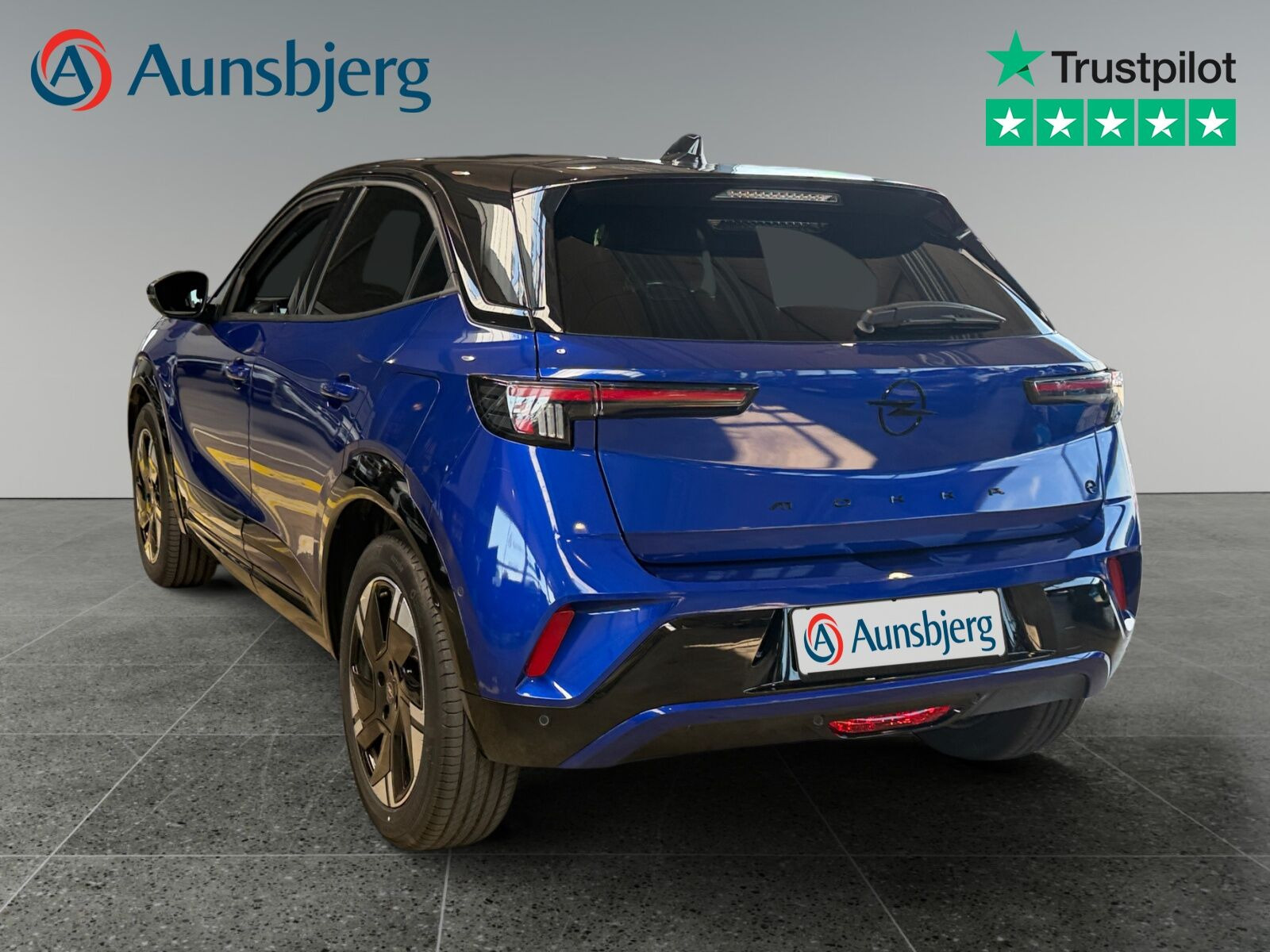 Blå Opel Mokka-e fra 2025