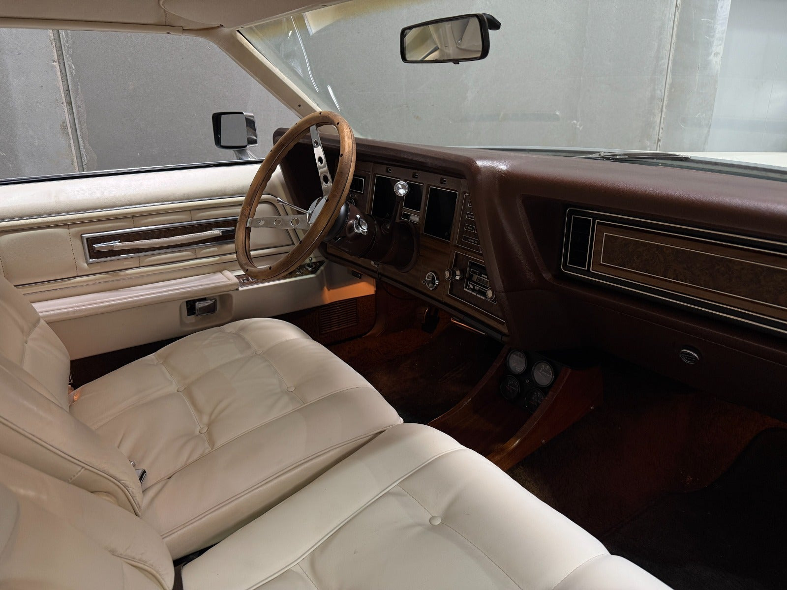 undefined Ford Lincoln Continental fra 1972