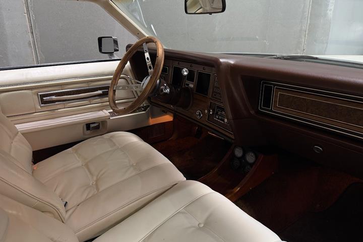 undefined Ford Lincoln Continental fra 1972