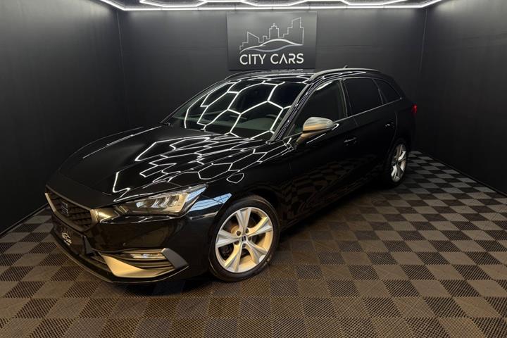Sort Seat Leon fra 2021 set udefra