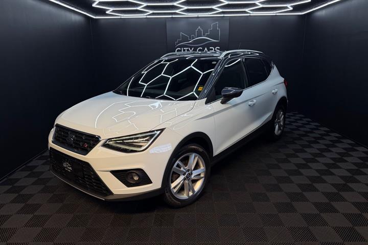 Hvid Seat Arona fra 2019 set udefra