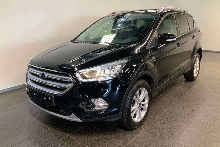 Sort Ford Kuga fra 2018 set udefra