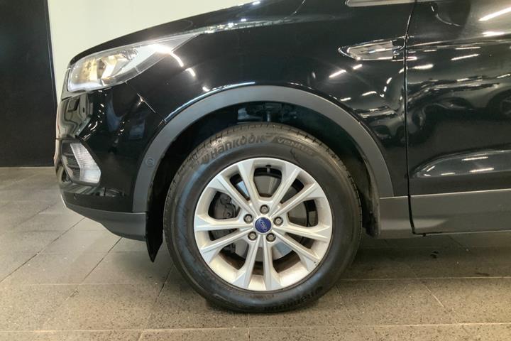 Sort Ford Kuga fra 2018