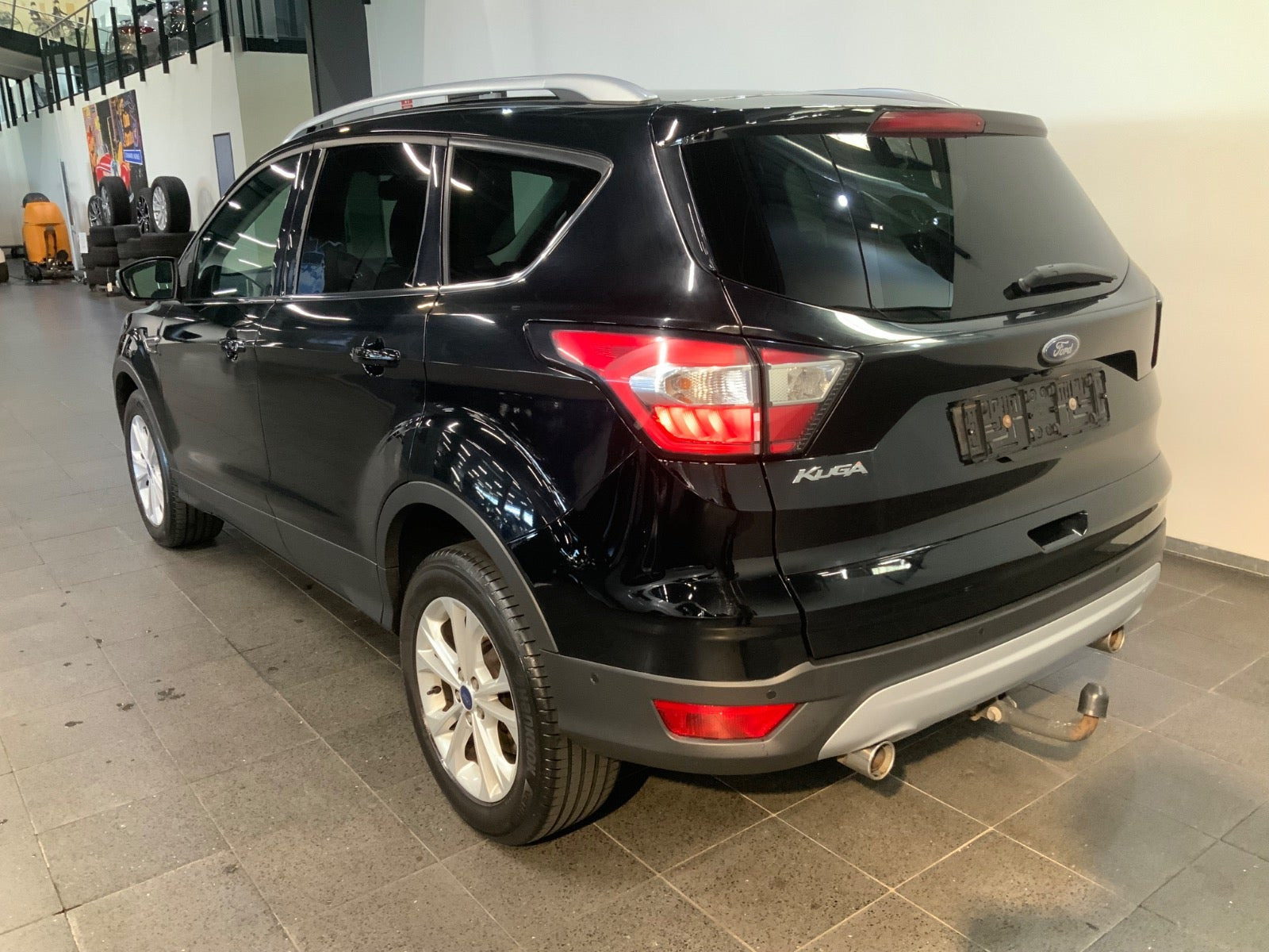 Sort Ford Kuga fra 2018