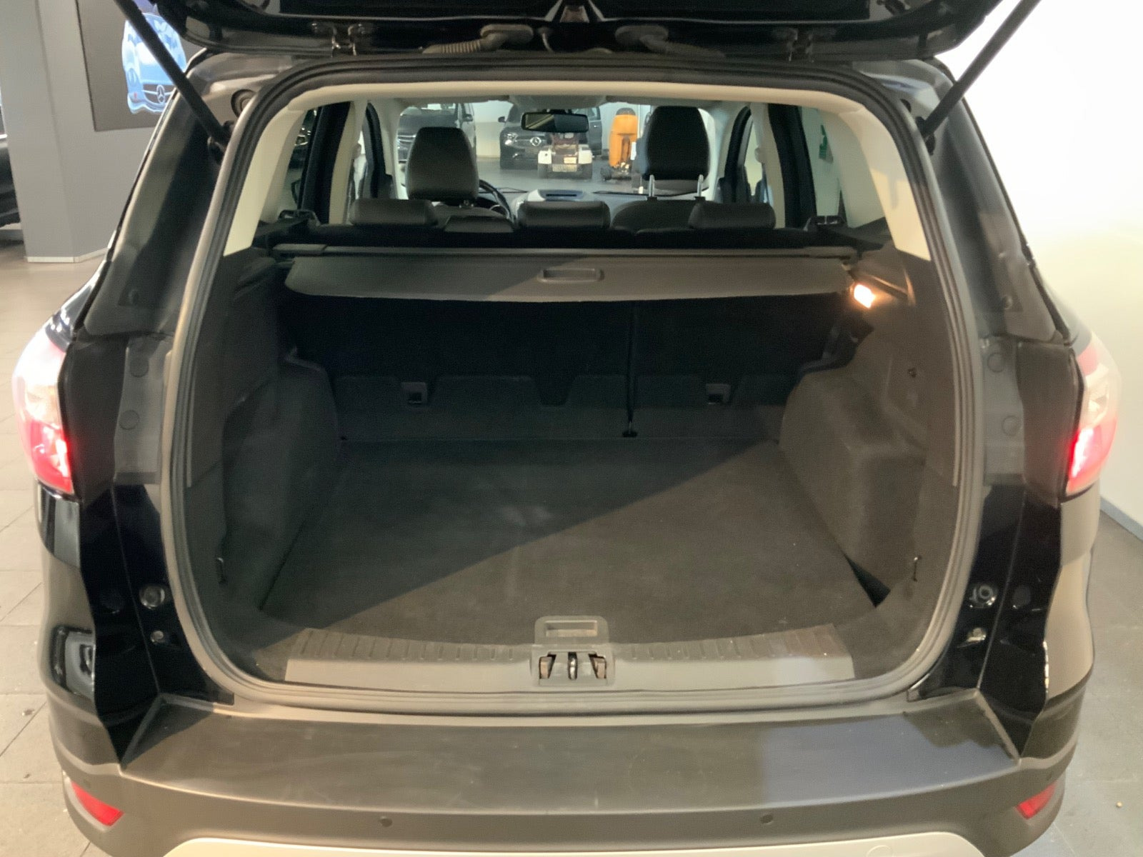Sort Ford Kuga fra 2018