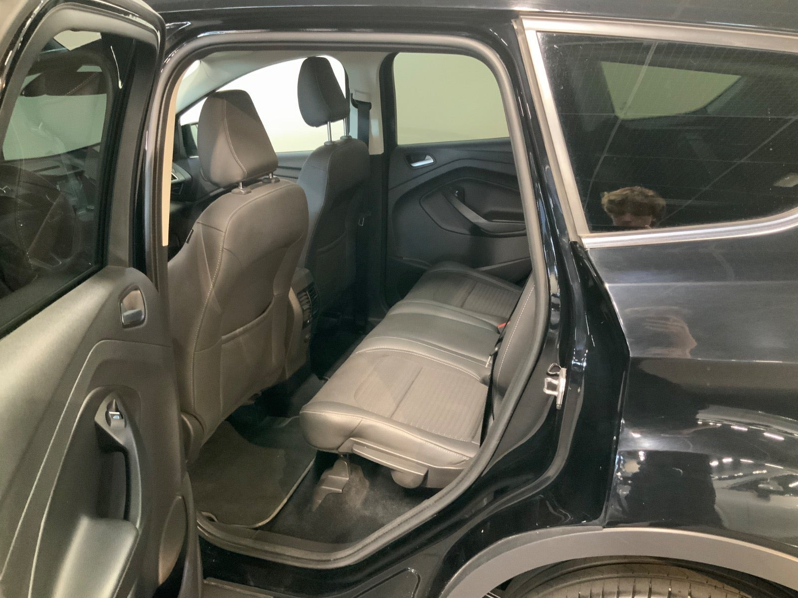 Sort Ford Kuga fra 2018