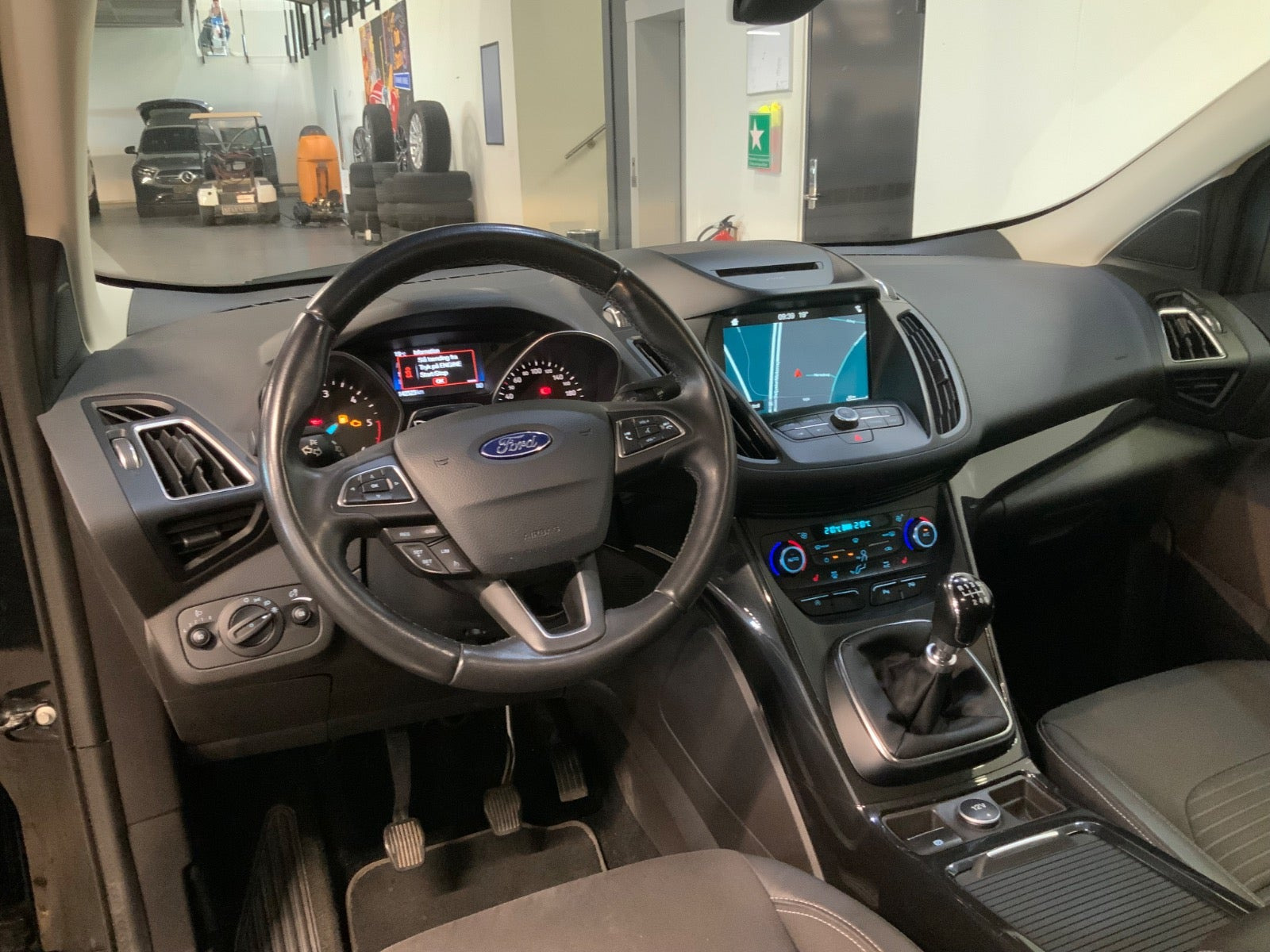Sort Ford Kuga fra 2018