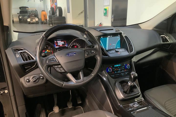 Sort Ford Kuga fra 2018