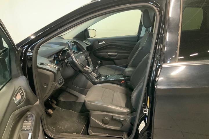 Sort Ford Kuga fra 2018