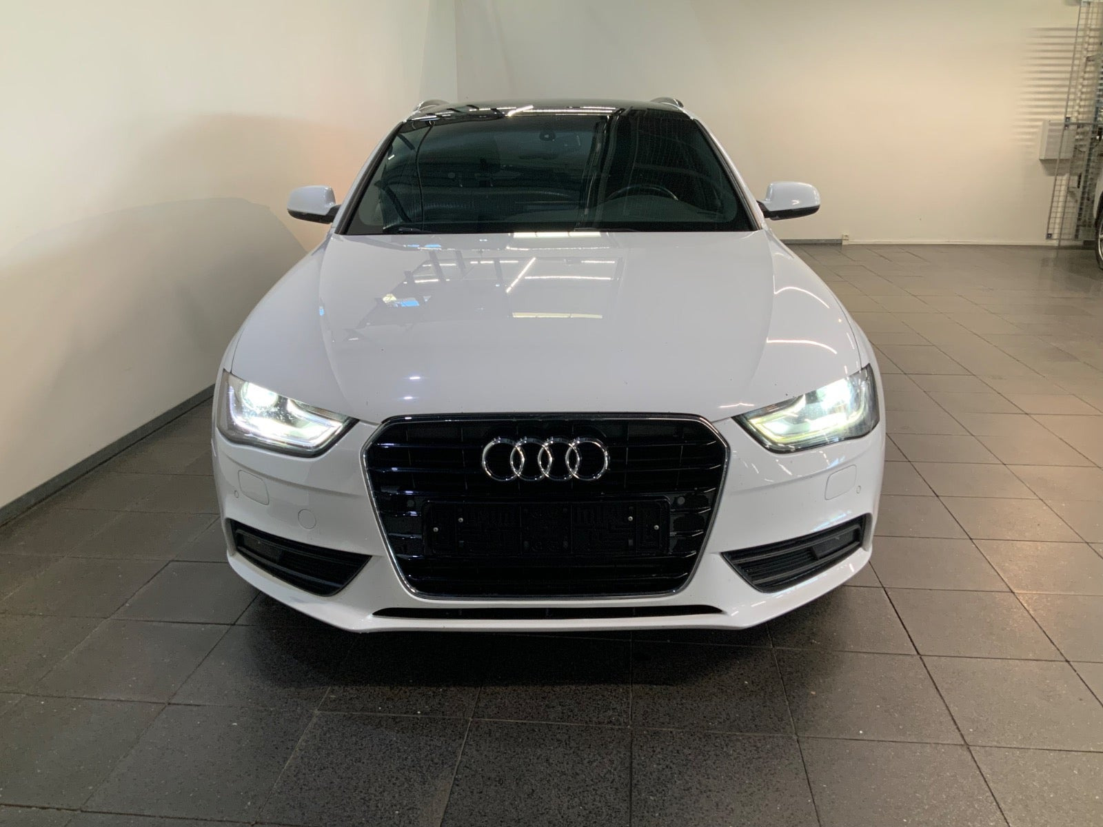 Hvid Audi A4 fra 2014