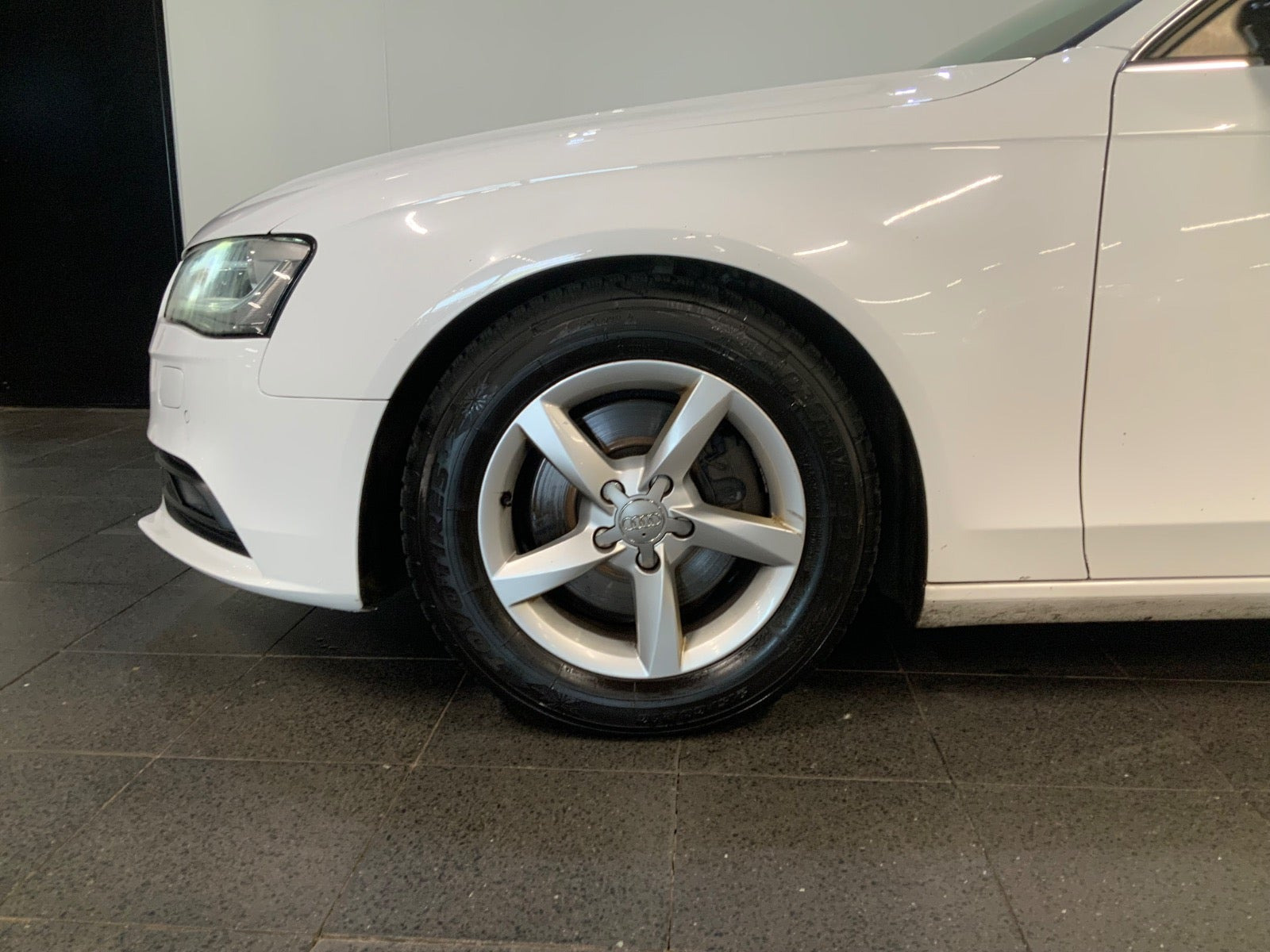 Hvid Audi A4 fra 2014
