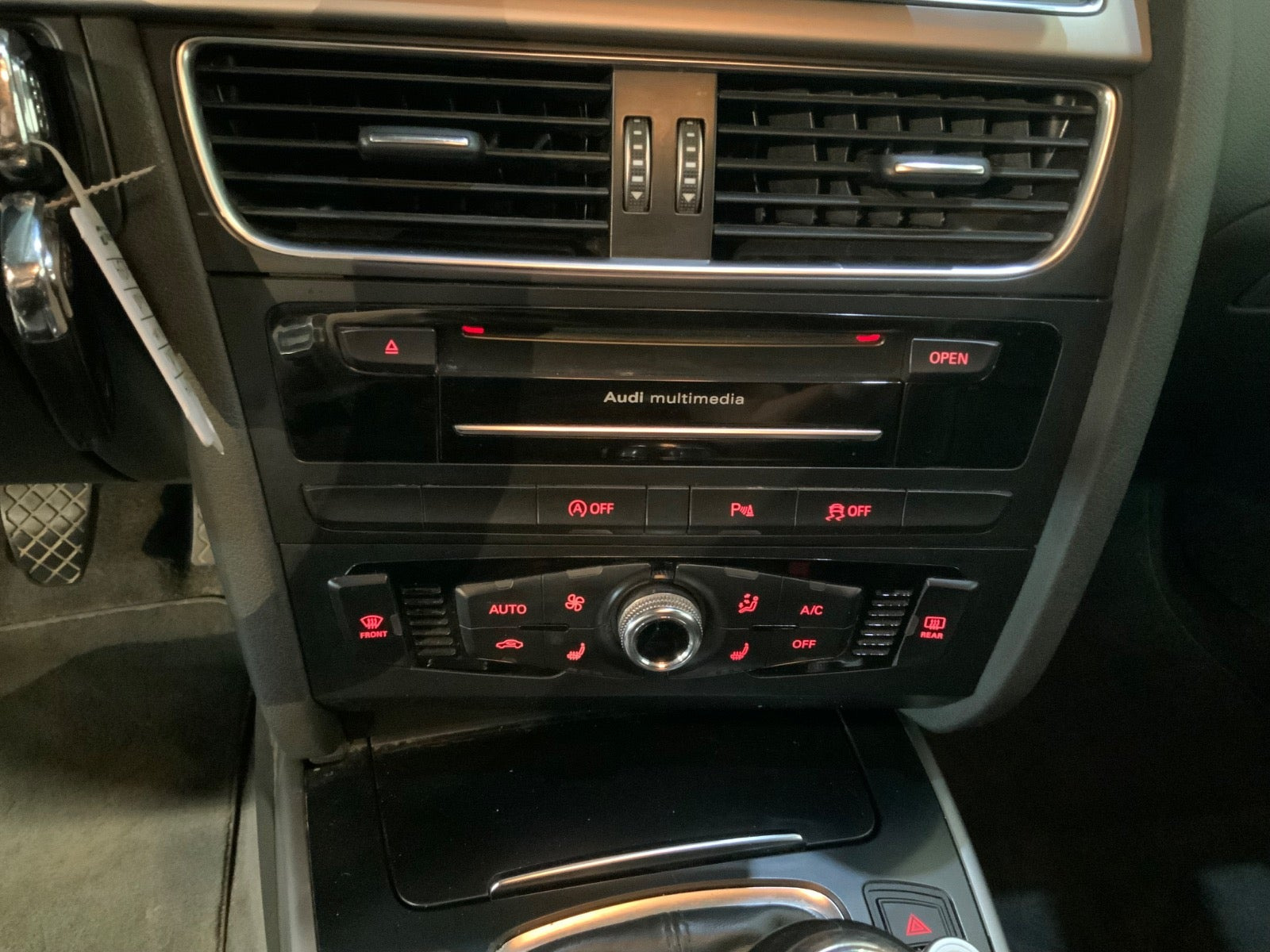 Hvid Audi A4 fra 2014