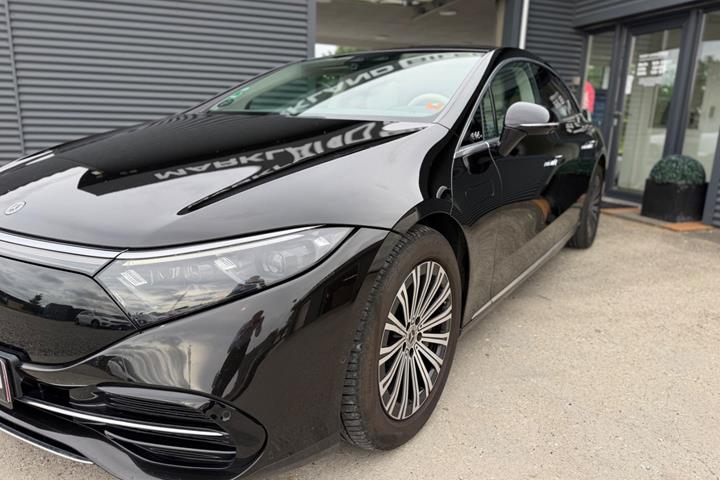 Sort Mercedes EQS450+ fra 2022