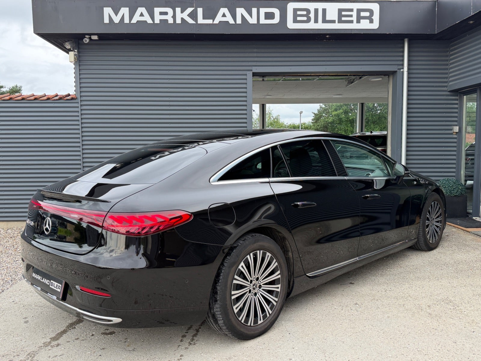 Sort Mercedes EQS450+ fra 2022
