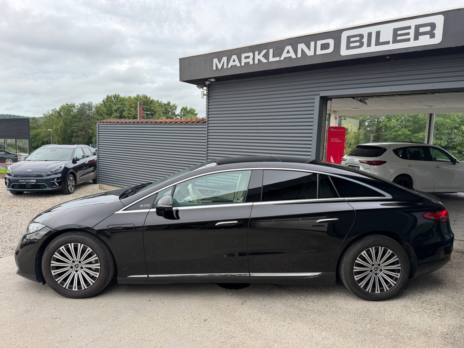 Sort Mercedes EQS450+ fra 2022