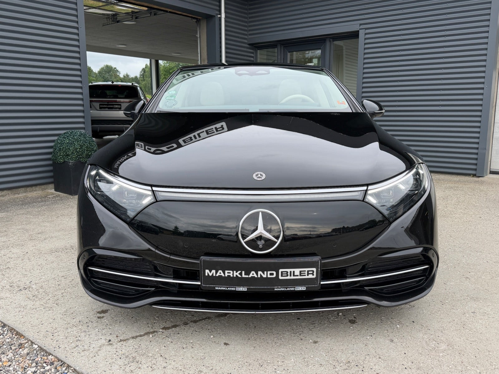Sort Mercedes EQS450+ fra 2022