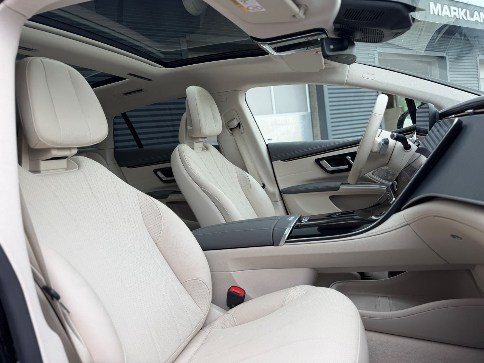 Sort Mercedes EQS450+ fra 2022