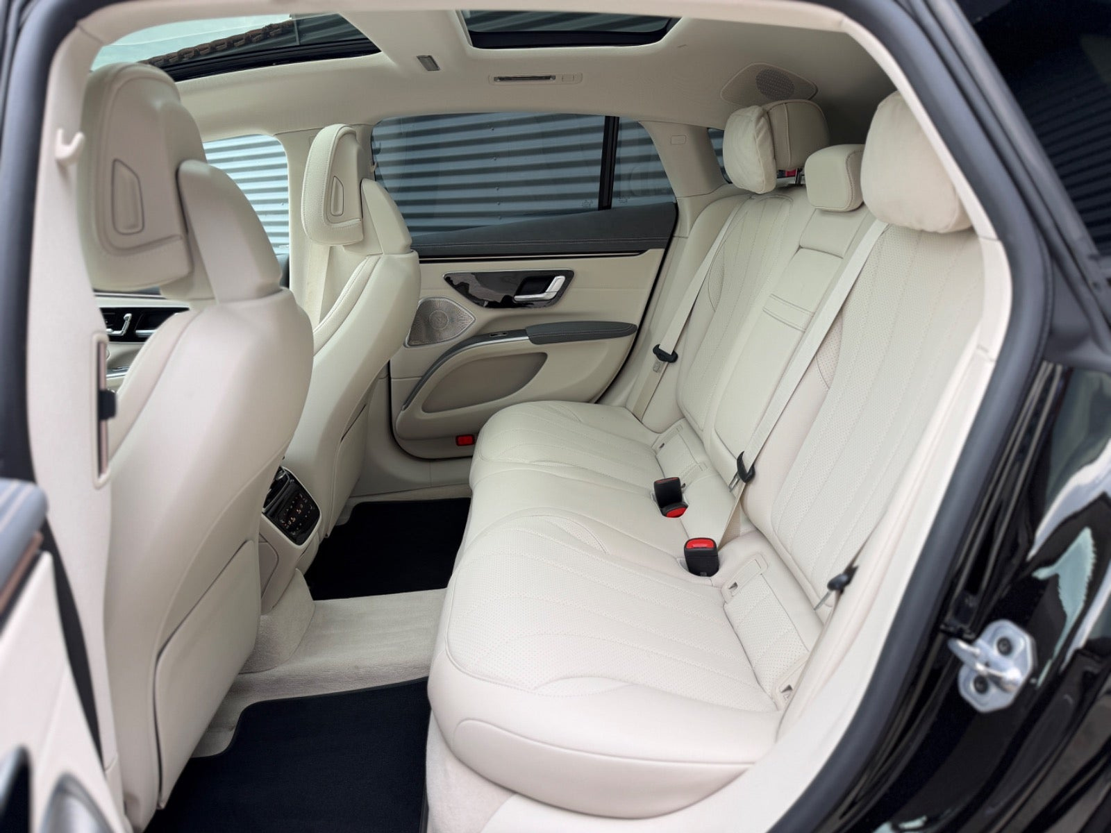 Sort Mercedes EQS450+ fra 2022