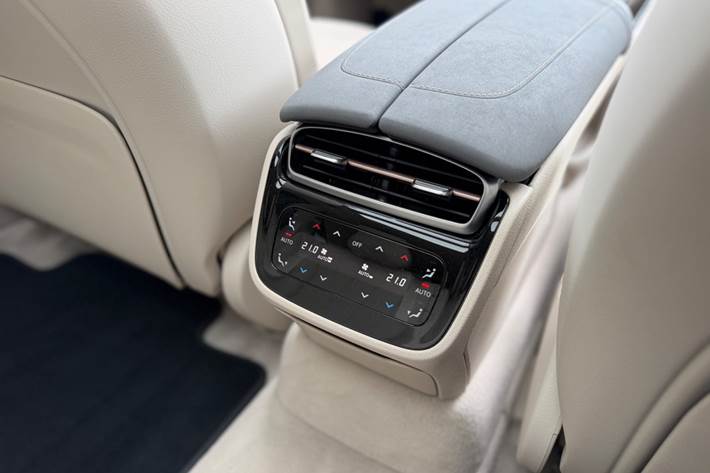 Sort Mercedes EQS450+ fra 2022