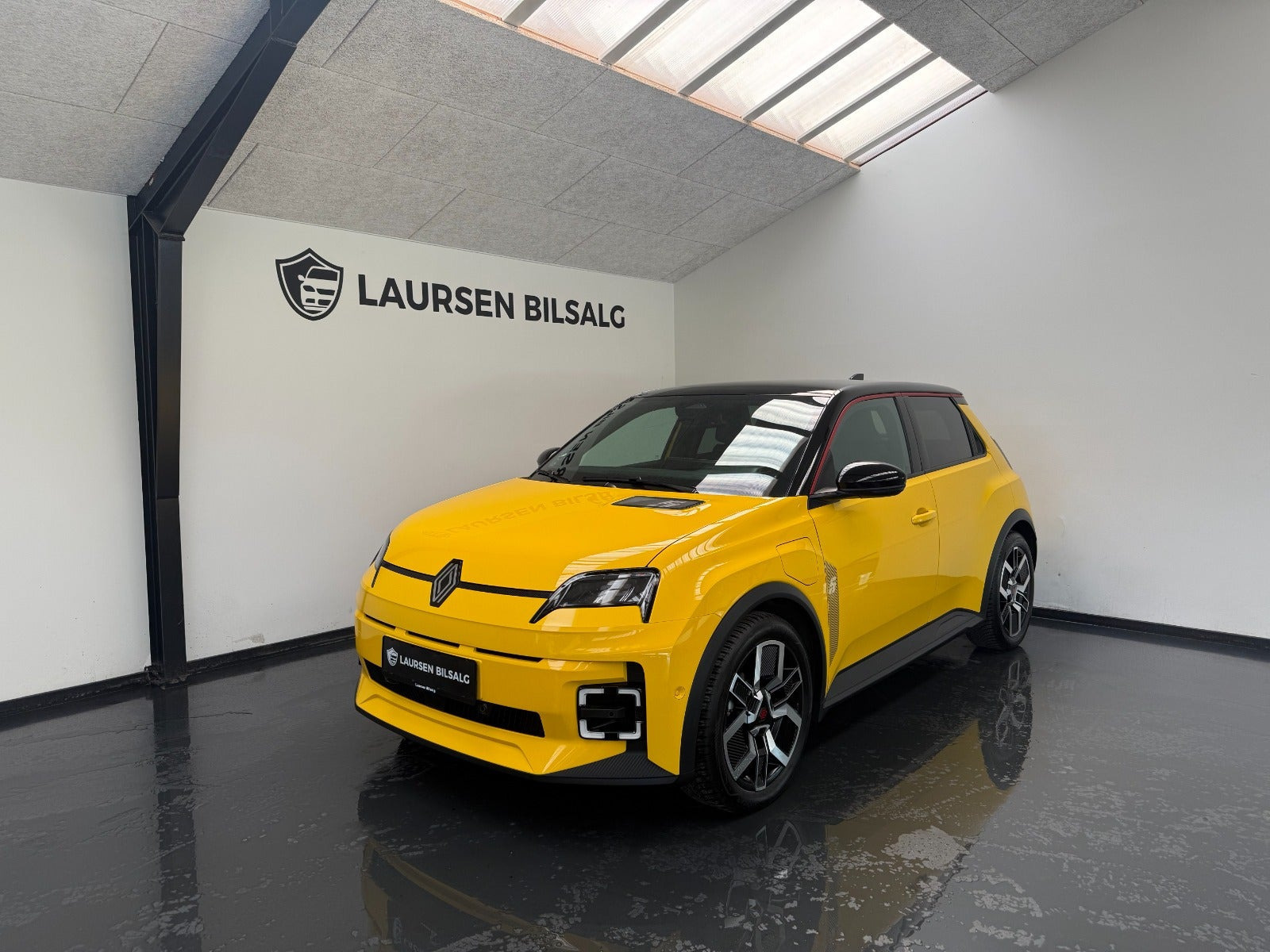 Gul Renault 5 E-Tech fra 2025