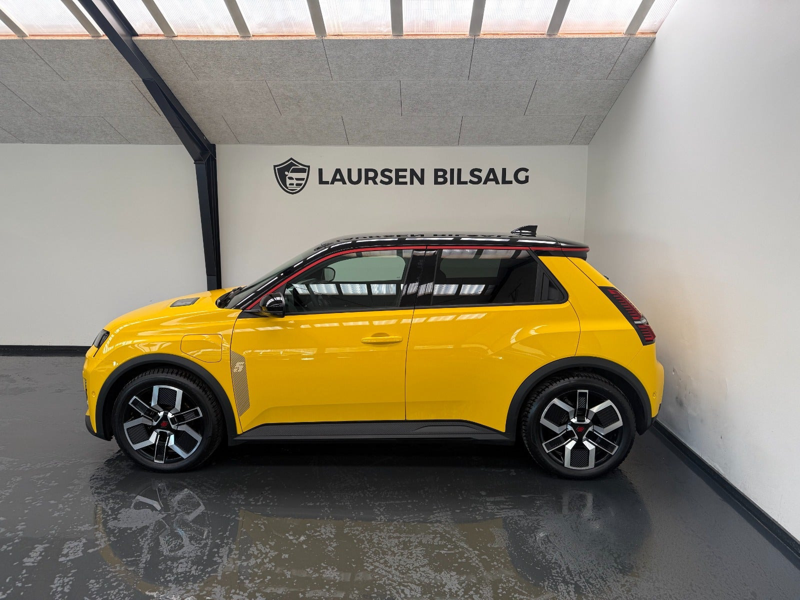 Gul Renault 5 E-Tech fra 2025