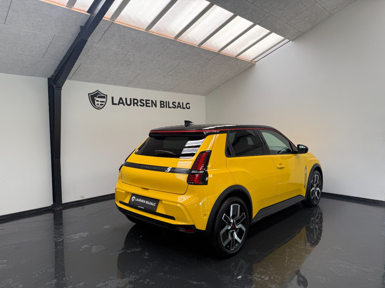 Gul Renault 5 E-Tech fra 2025