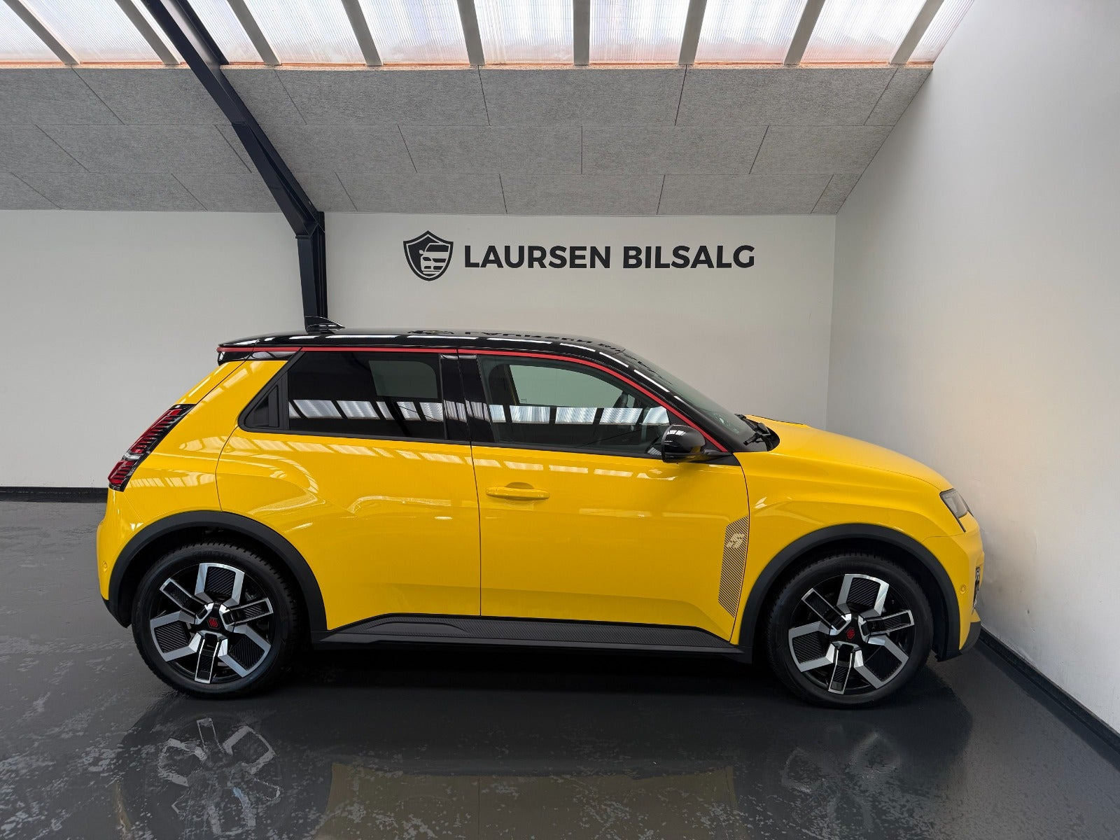 Gul Renault 5 E-Tech fra 2025
