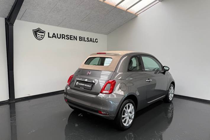 Grå Fiat 500C fra 2015