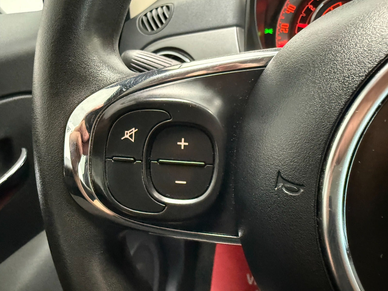 Grå Fiat 500C fra 2015