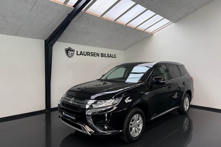 Sort Mitsubishi Outlander fra 2020