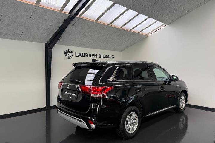 Sort Mitsubishi Outlander fra 2020