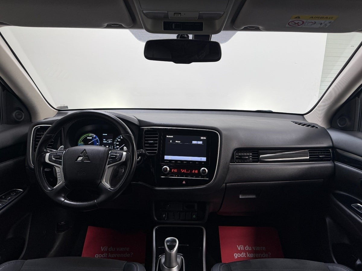 Sort Mitsubishi Outlander fra 2020