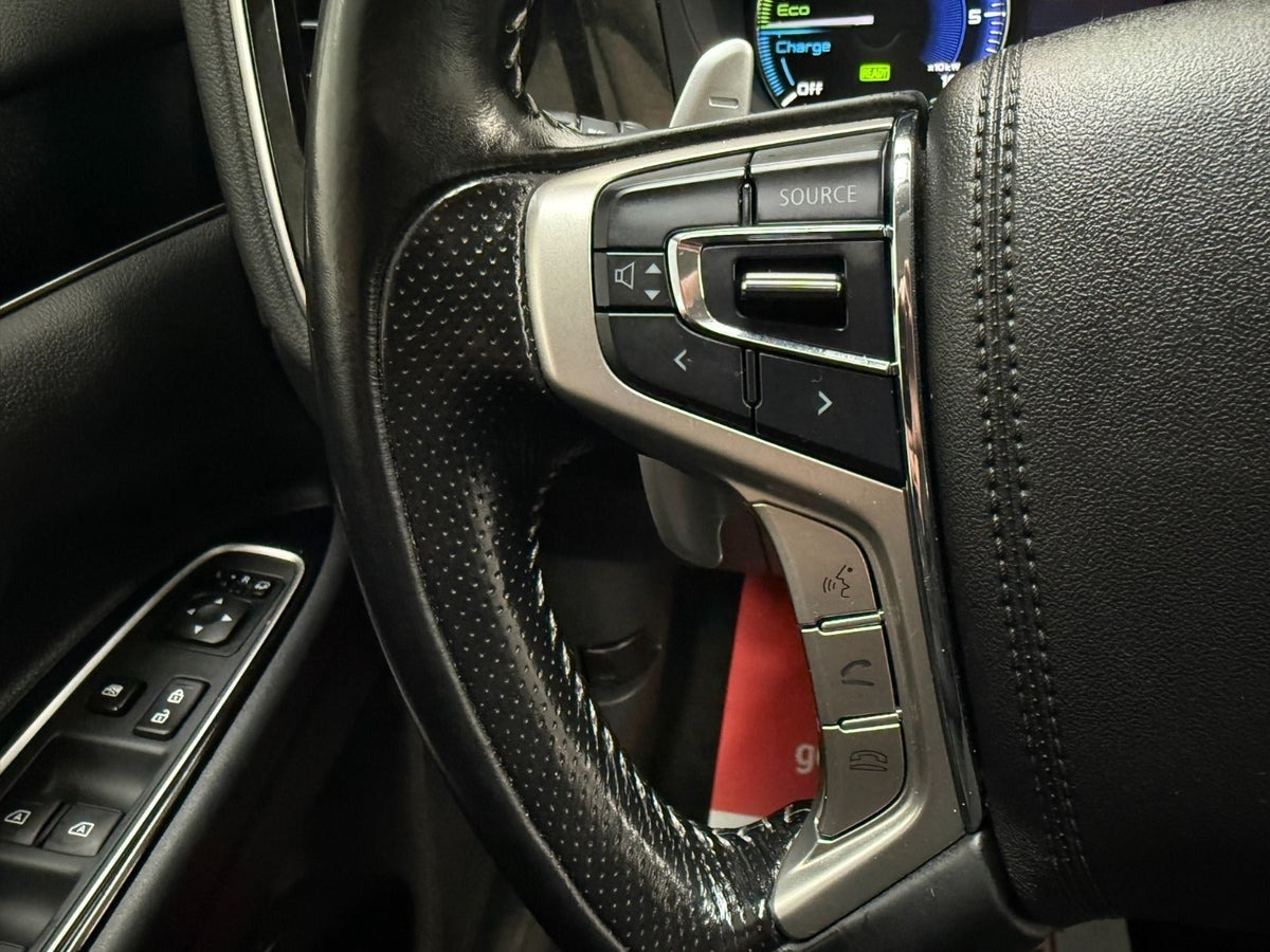 Sort Mitsubishi Outlander fra 2020