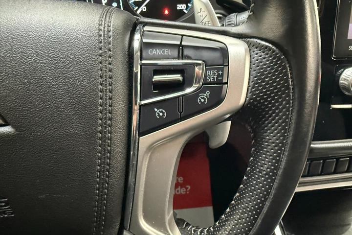 Sort Mitsubishi Outlander fra 2020