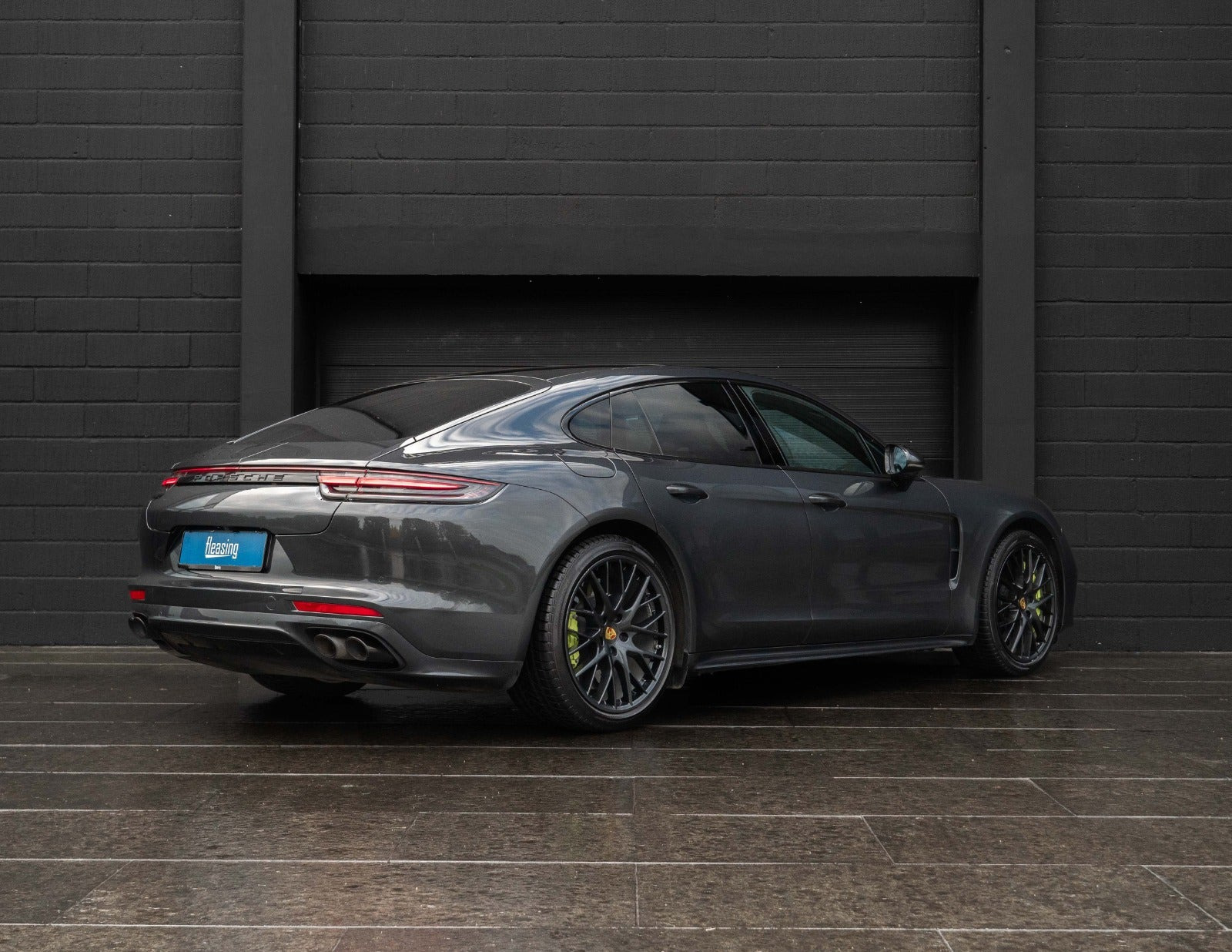 Grå Porsche Panamera Turbo S fra 2018
