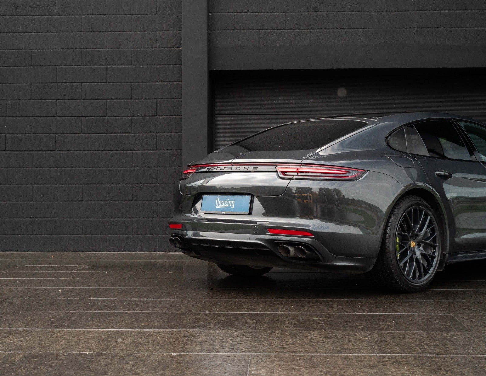 Grå Porsche Panamera Turbo S fra 2018