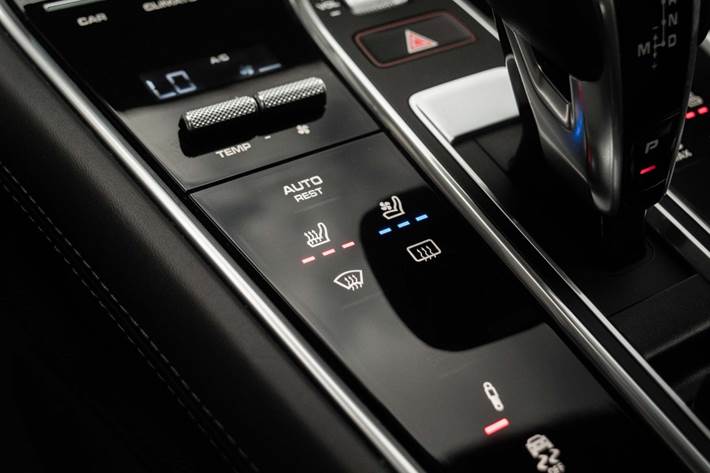 Grå Porsche Panamera Turbo S fra 2018