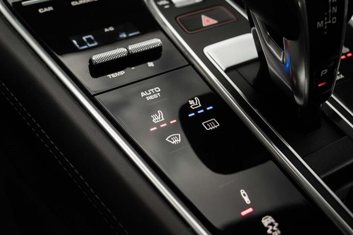 Grå Porsche Panamera Turbo S fra 2018