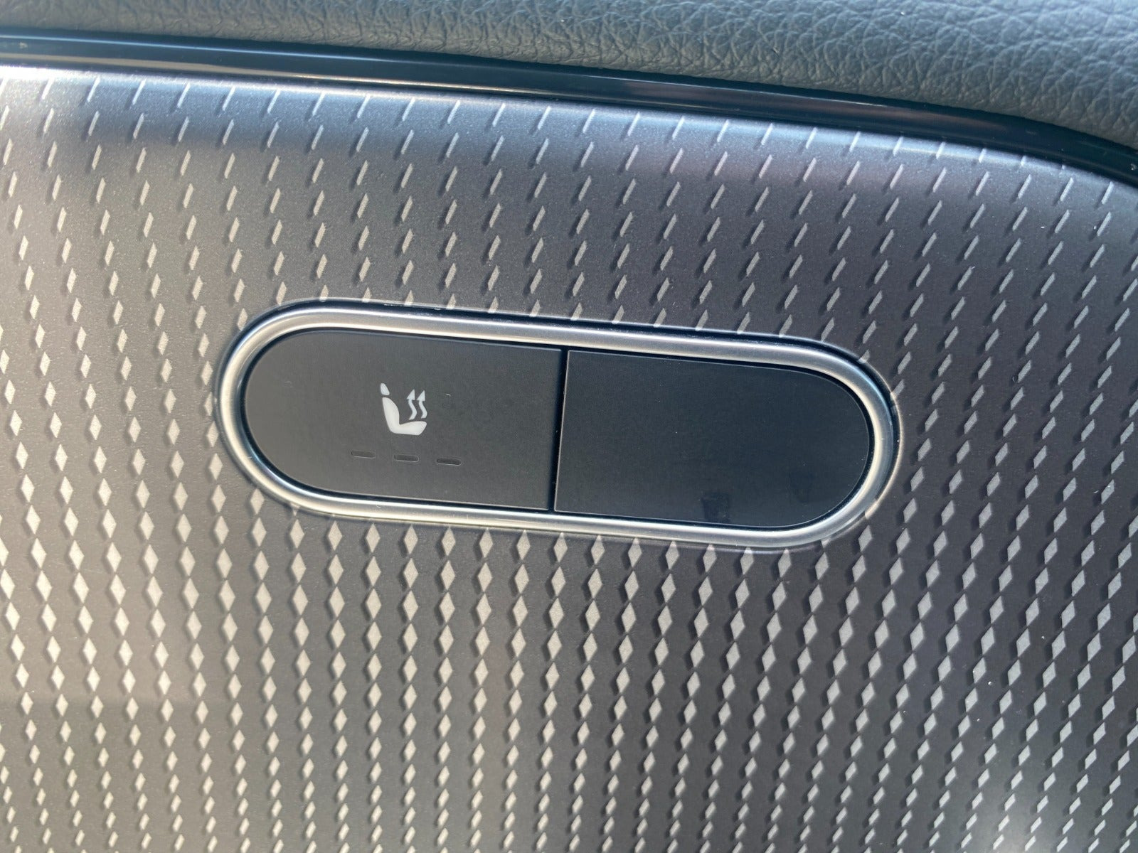 Sort Mercedes GLB200 d fra 2021