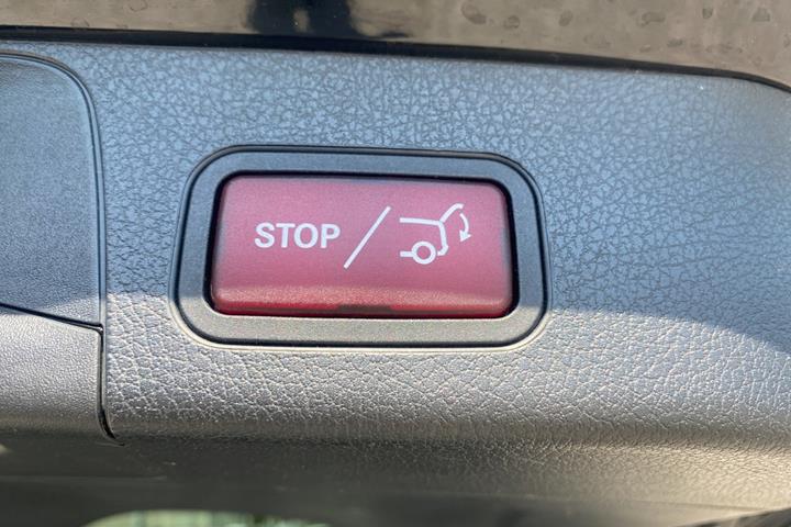 Sort Mercedes GLB200 d fra 2021