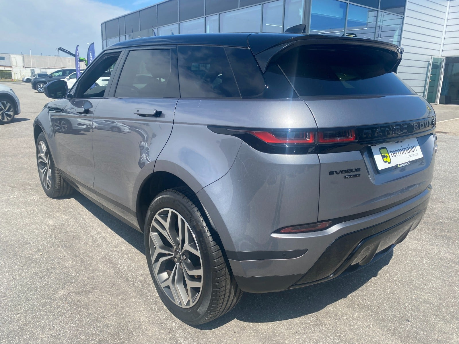 Grå Land Rover Range Rover evoque fra 2019