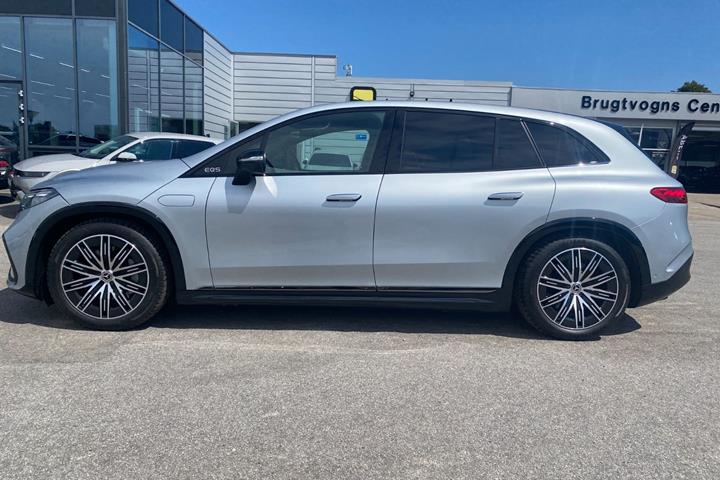 Sølv Mercedes EQS450 SUV fra 2023