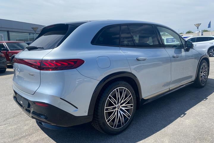 Sølv Mercedes EQS450 SUV fra 2023