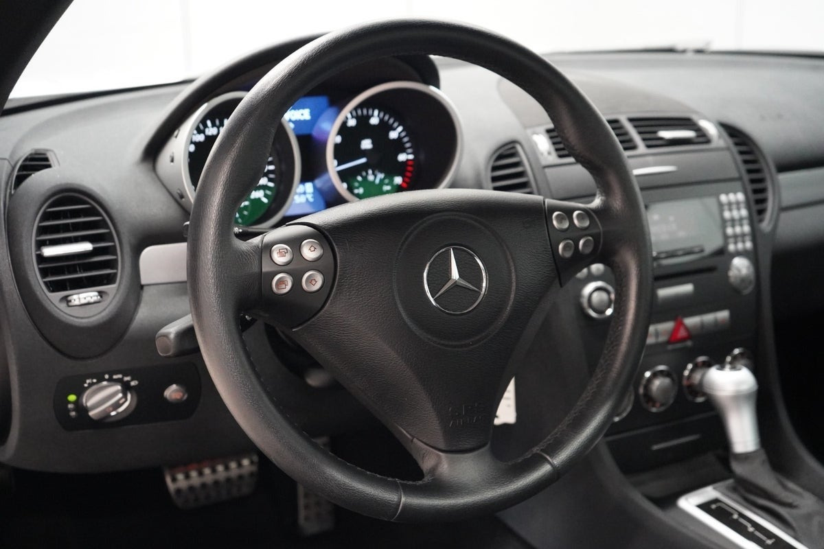 Sølv Mercedes SLK200 fra 2004