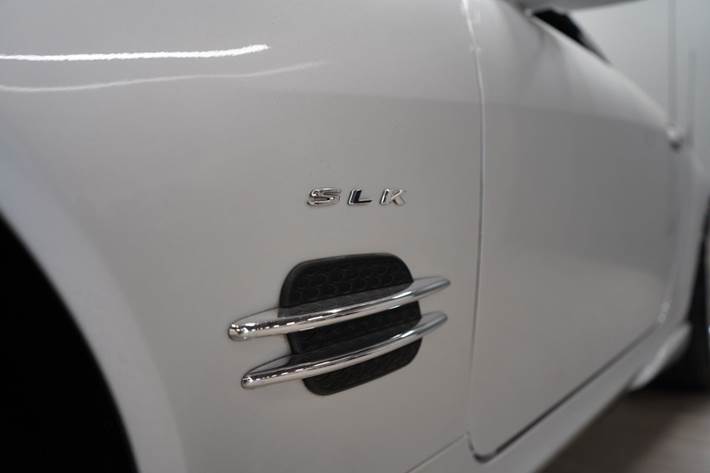 Sølv Mercedes SLK200 fra 2004