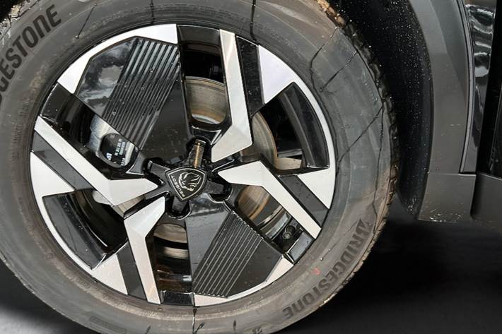 Sort Peugeot e-2008 fra 2026