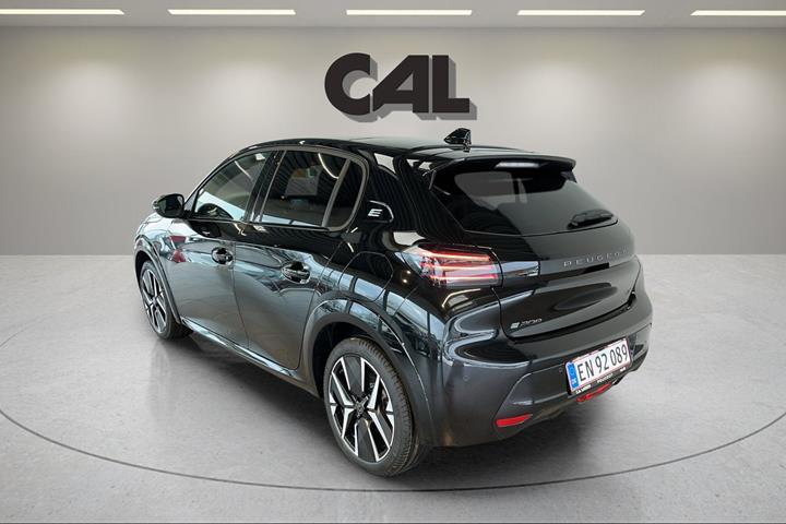 Sort Peugeot e-208 fra 2026